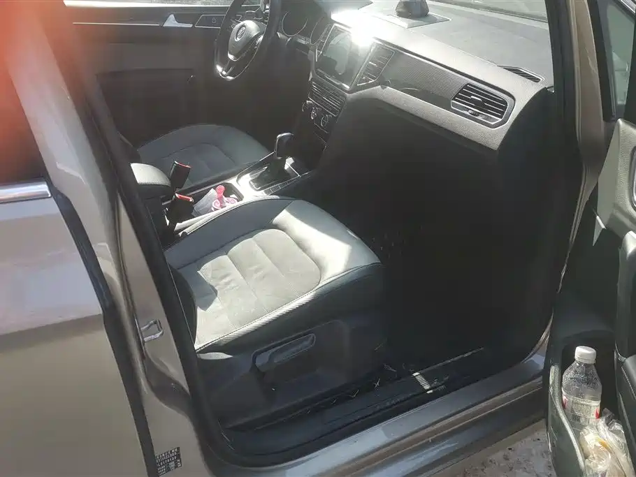 VOLKSWAGEN GOLF*JIAYU