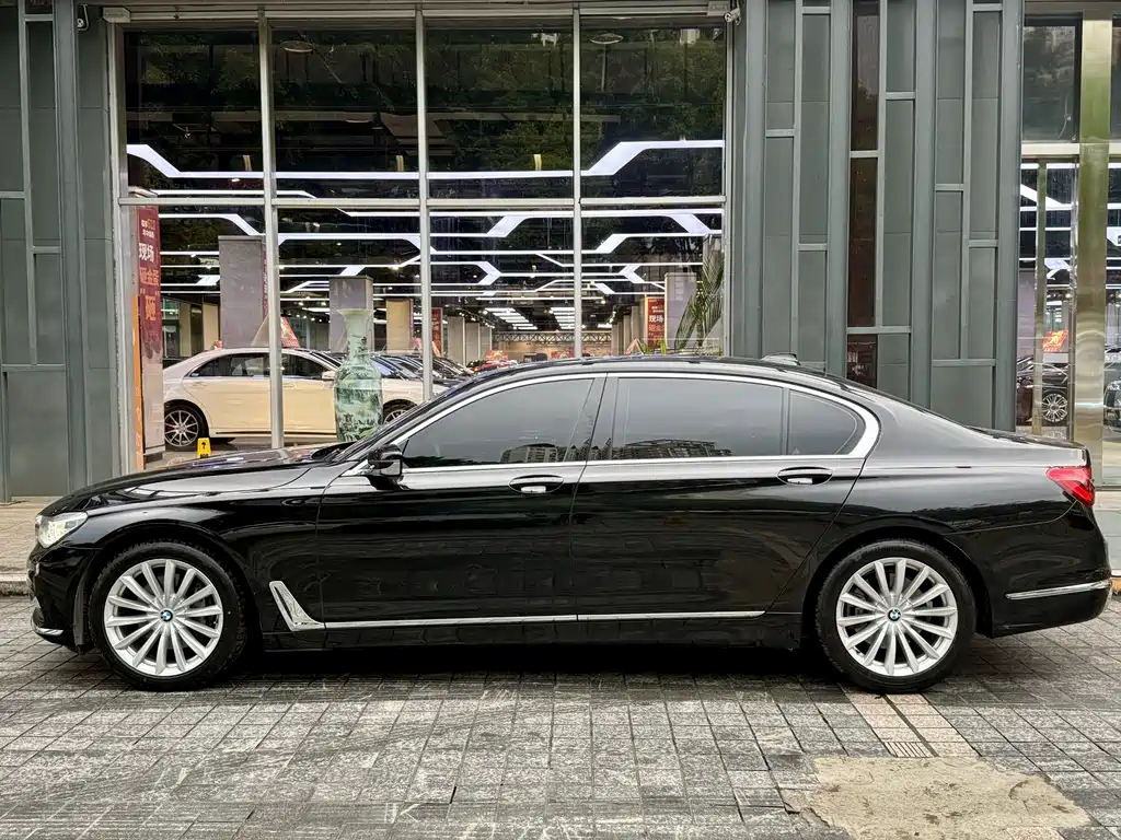 BMW 7 Series 7 2016 740Li Lead