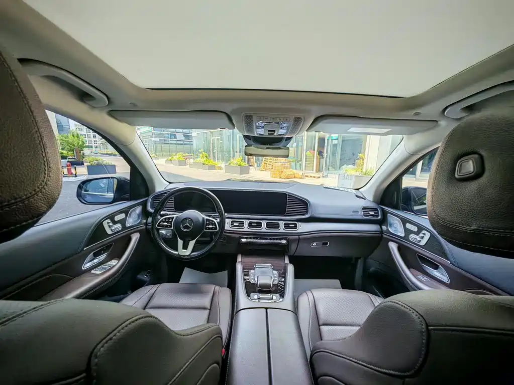 Mercedes-Benz GLS - фото 11