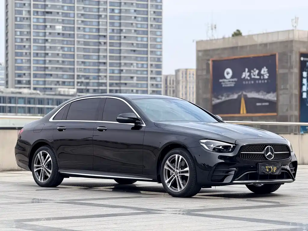 Mercedes-Benz E-Class — миниатюра 8