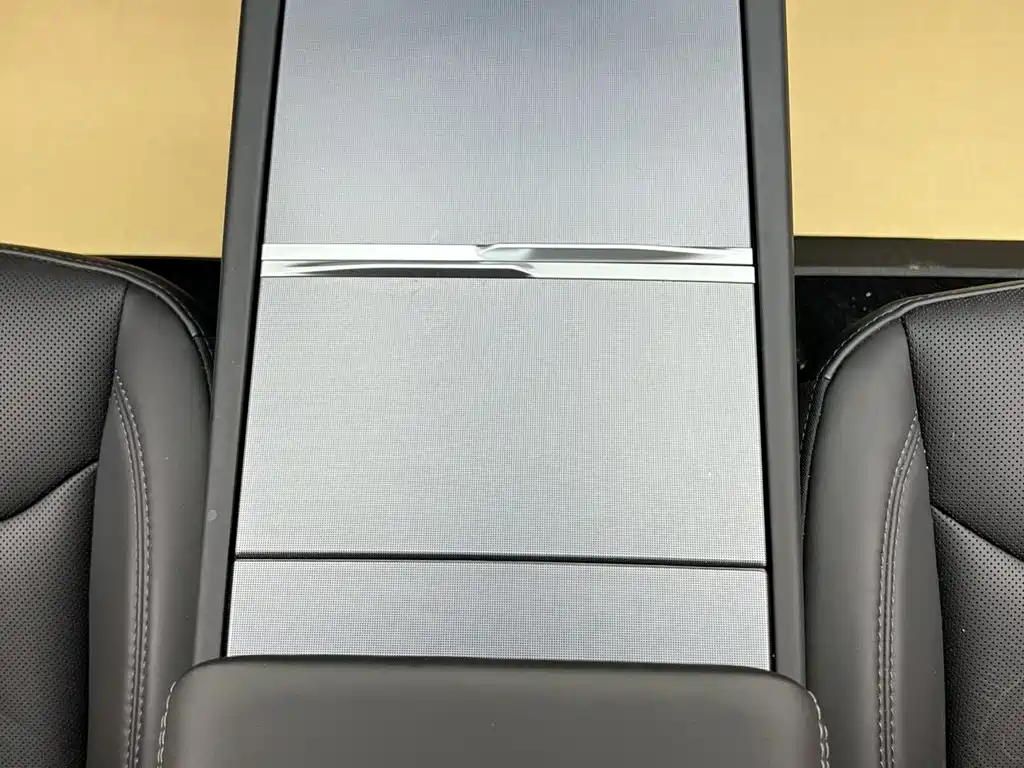 Tesla Model 3 — миниатюра 23