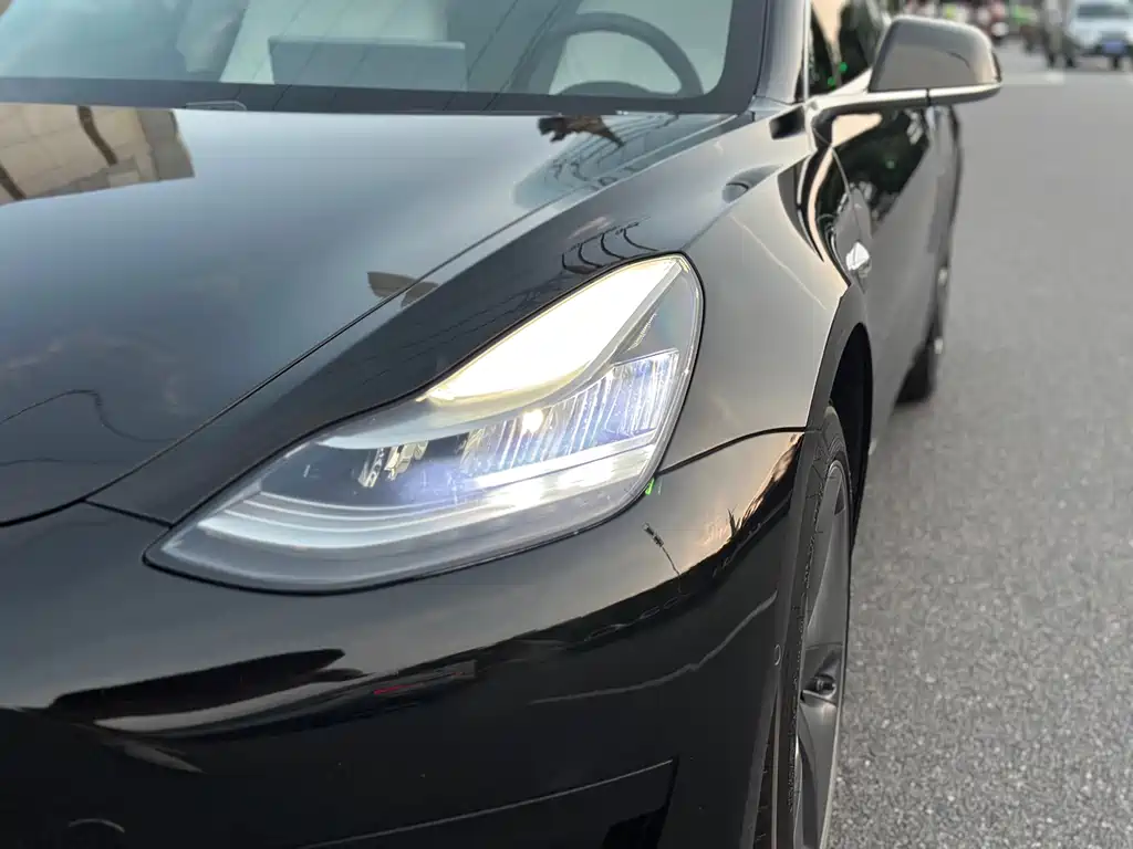 Tesla Model 3 — миниатюра 32