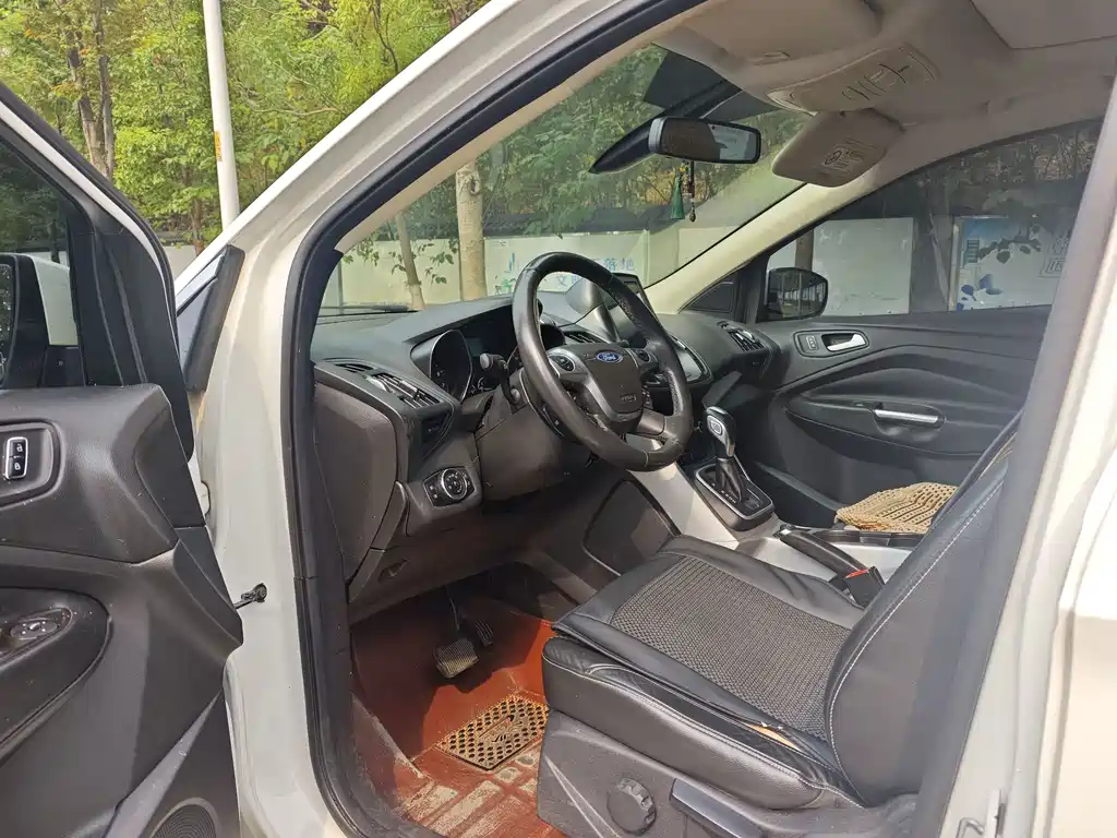 Ford Kuga — миниатюра 10