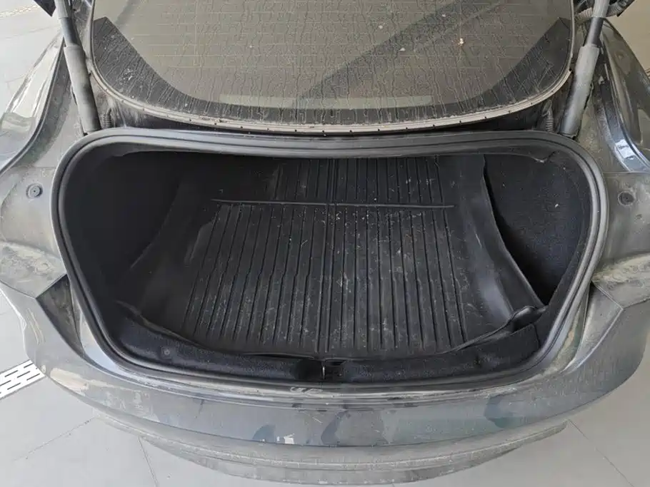 Tesla Model 3 — миниатюра 4