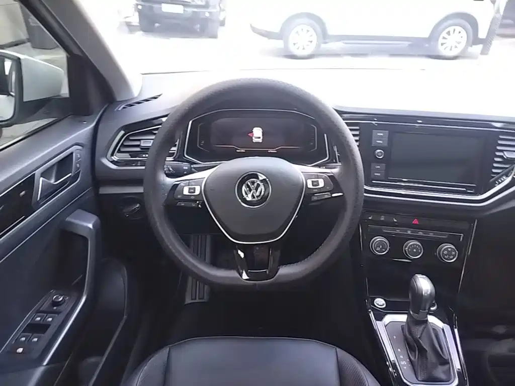 Volkswagen T-Roc — миниатюра 11
