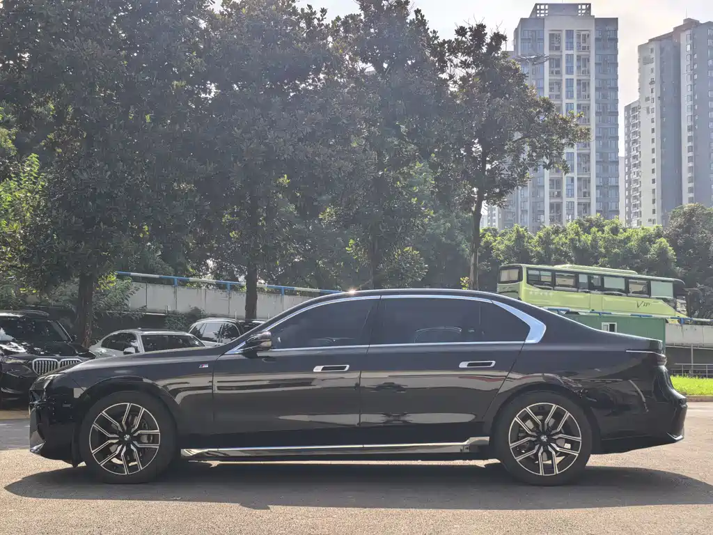 BMW 7 Series 7 2023 735Li M Sport