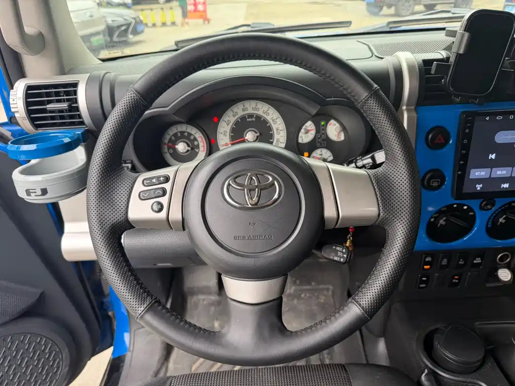 Toyota FJ Cruiser — миниатюра 6