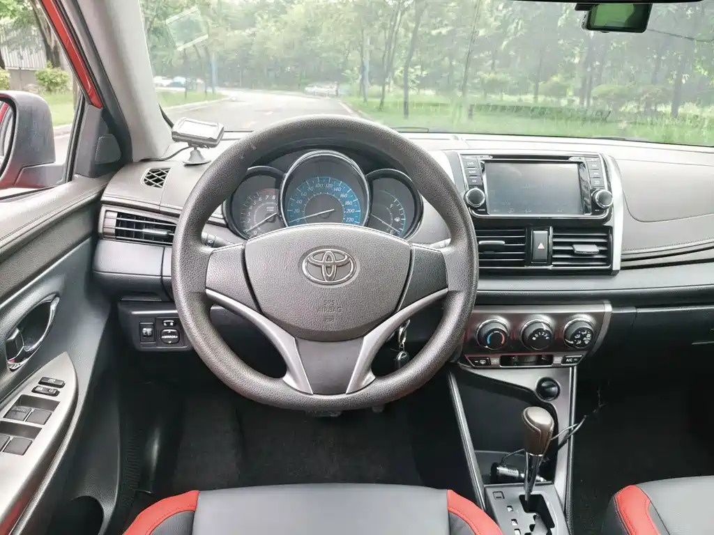 Toyota Yaris L — миниатюра 10