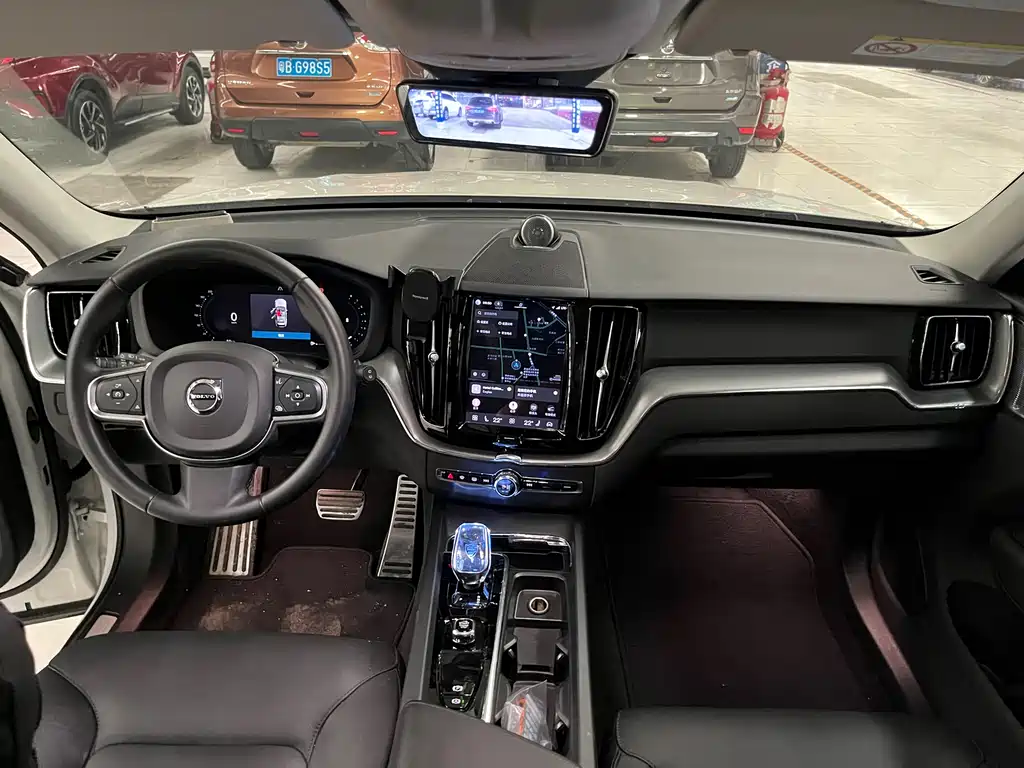 Volvo XC60 2023 B5 Luxury