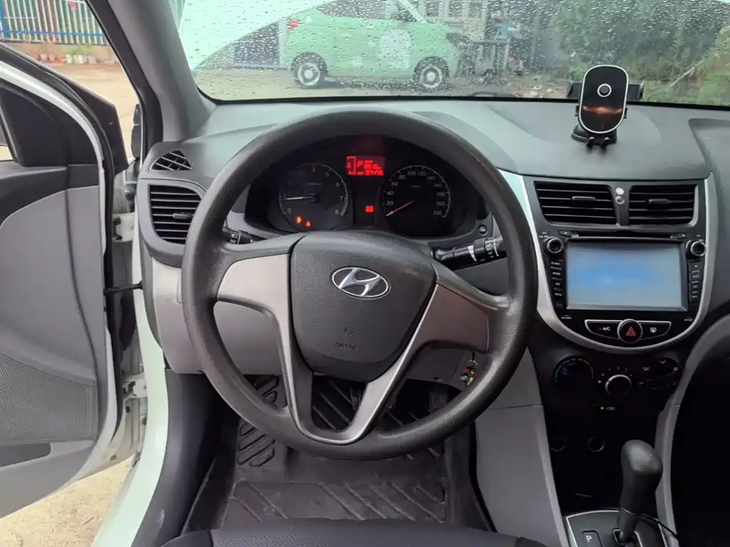 Hyundai Verna — миниатюра 11