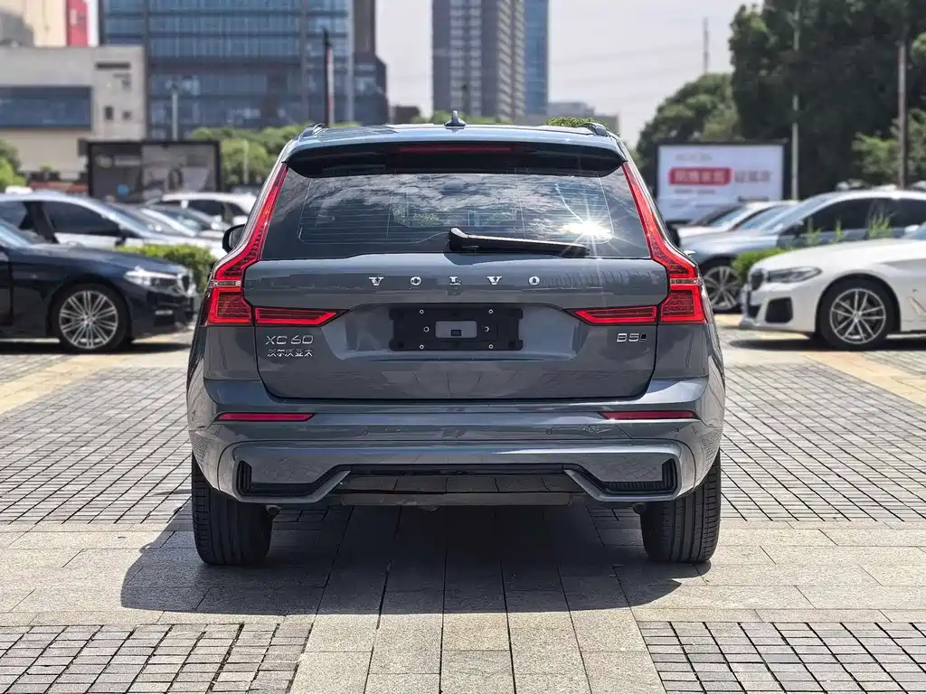 Volvo XC60 2022 B5 Sport