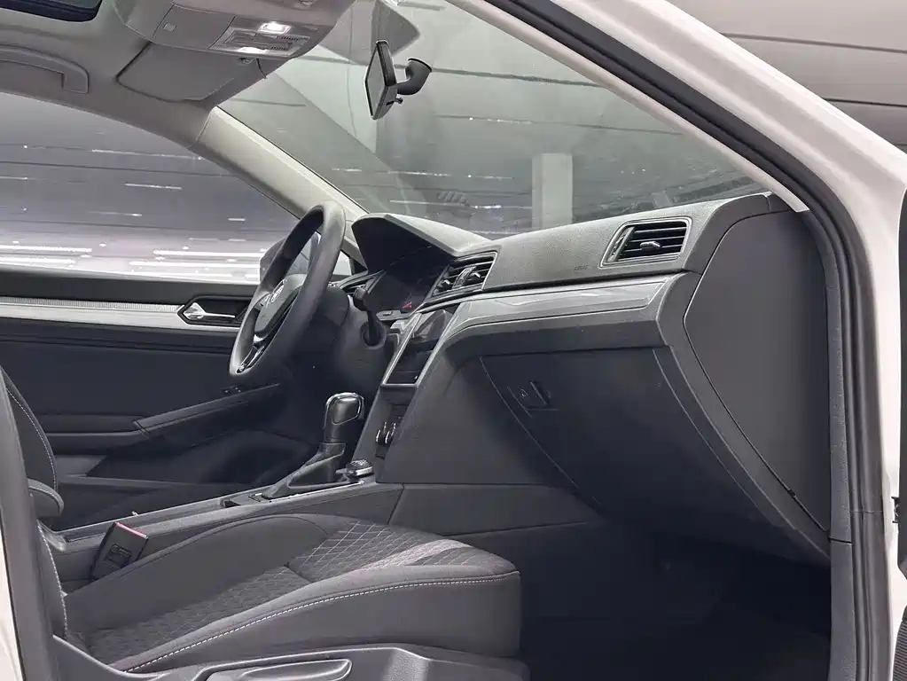Volkswagen Lamando 2021 230TSI DSG