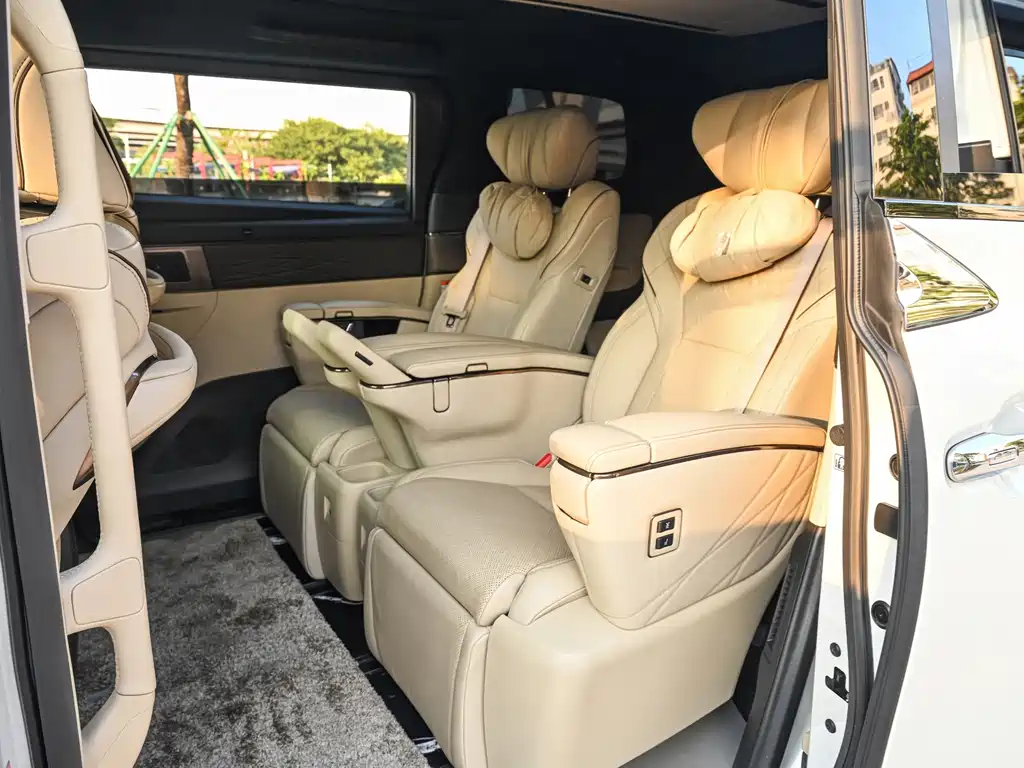 Toyota Alphard — миниатюра 10