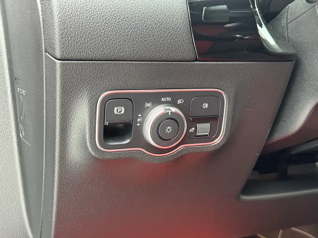 MERCEDES-BENZ GLA AMG