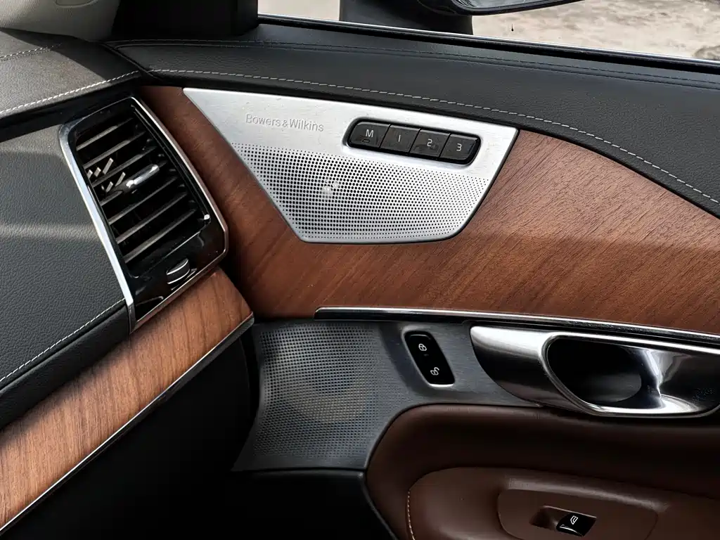 Volvo XC90 2018 T6 7 мест