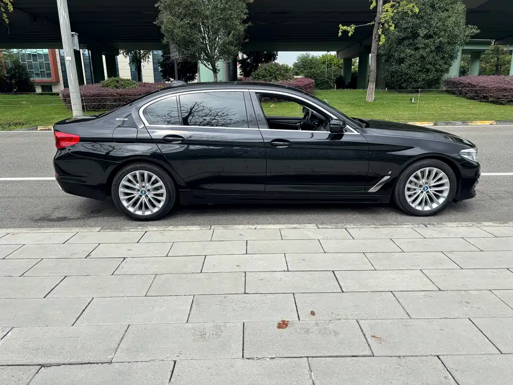 BMW 5 Series New Energy — миниатюра 4