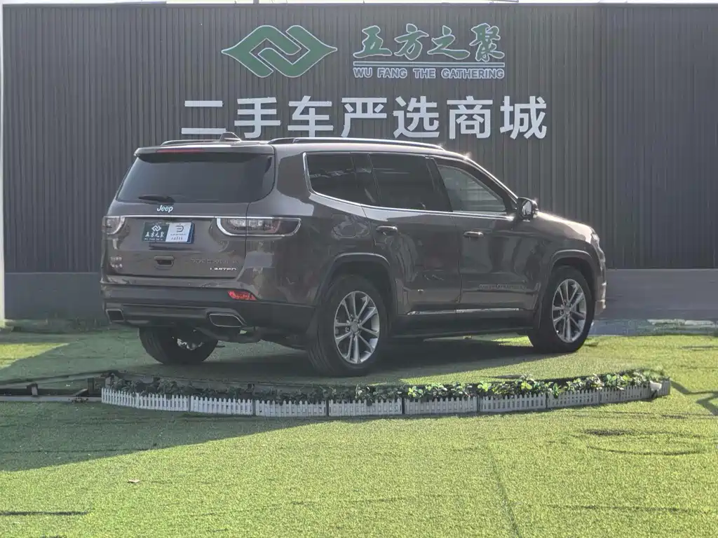 JEEP GRAND COMMANDER