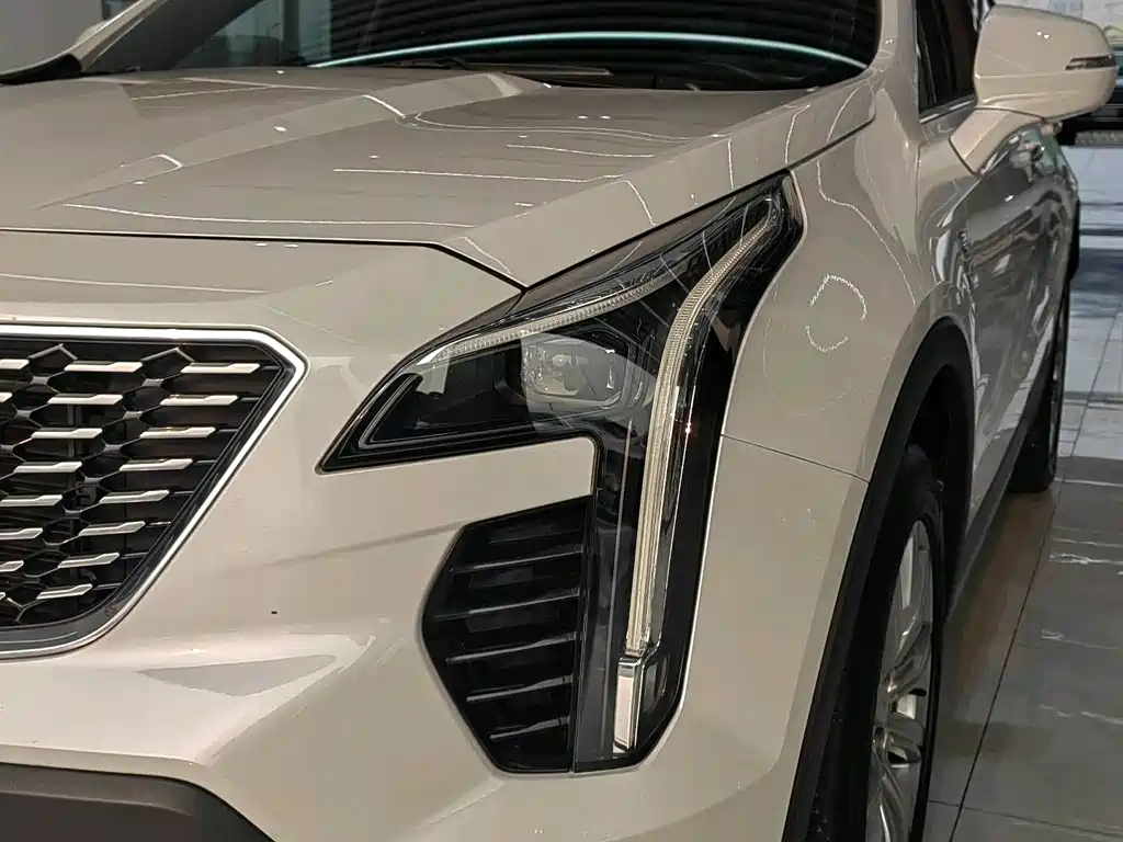 CADILLAC XT4
