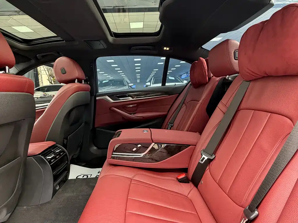 BMW 5 Series — миниатюра 6