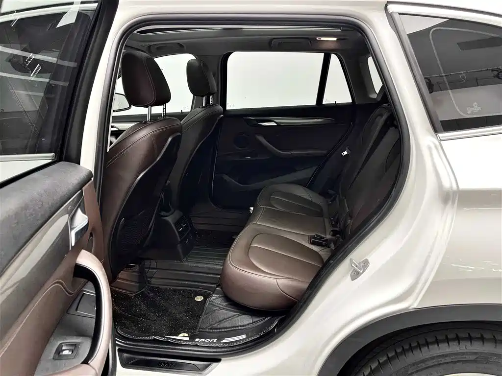 BMW X1 — миниатюра 10