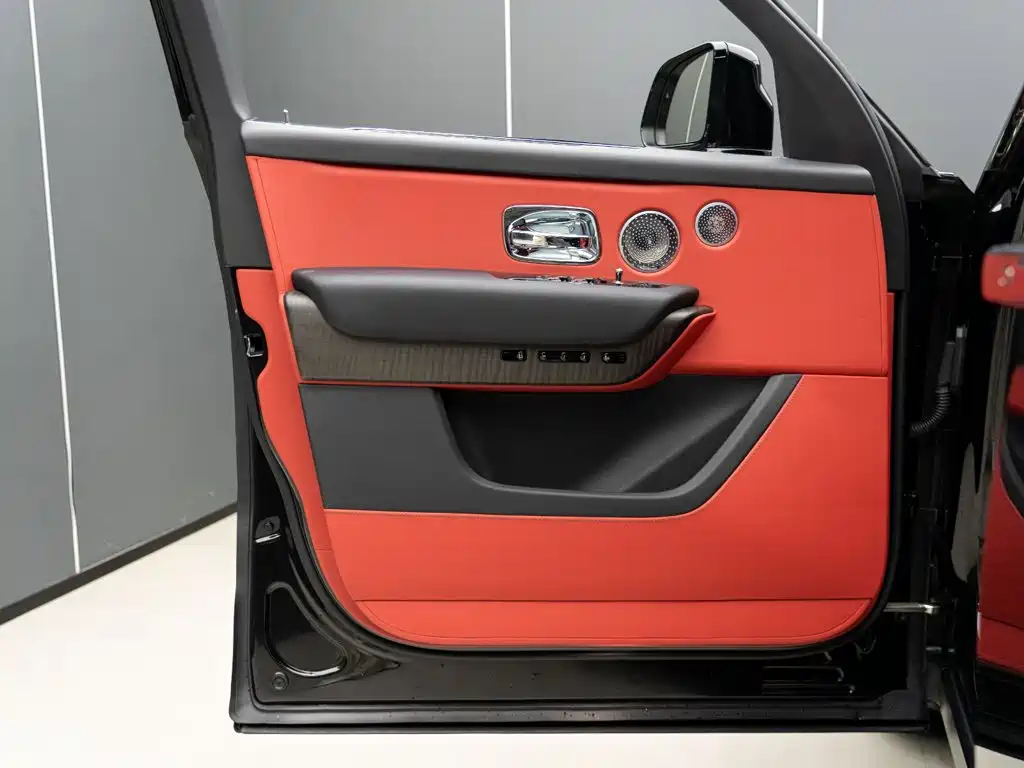 Rolls-Royce Cullinan — миниатюра 8
