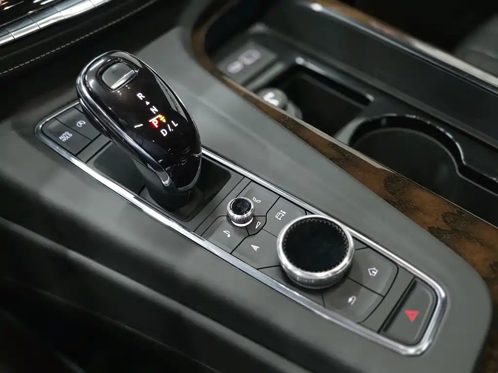 Cadillac Escalade — миниатюра 10