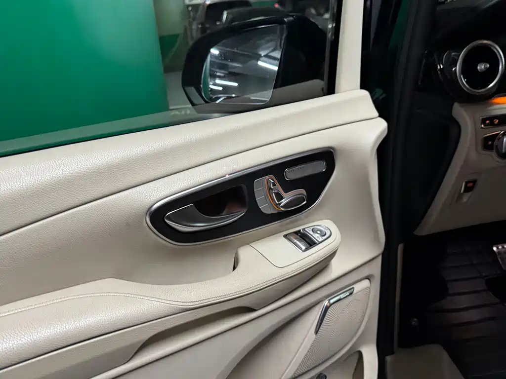 MERCEDES-BENZ V CLASS