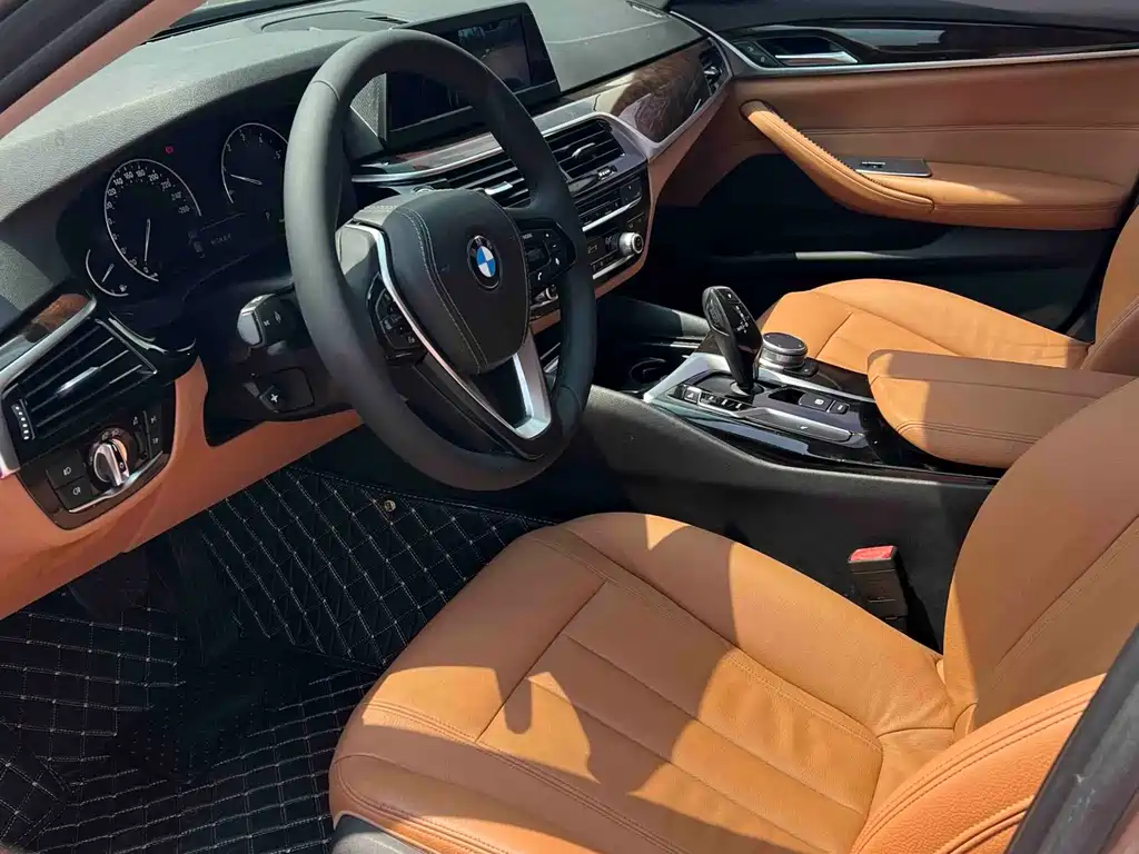 BMW 5 Series — миниатюра 7