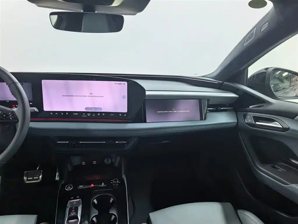 Audi A6L e-tron — миниатюра 15