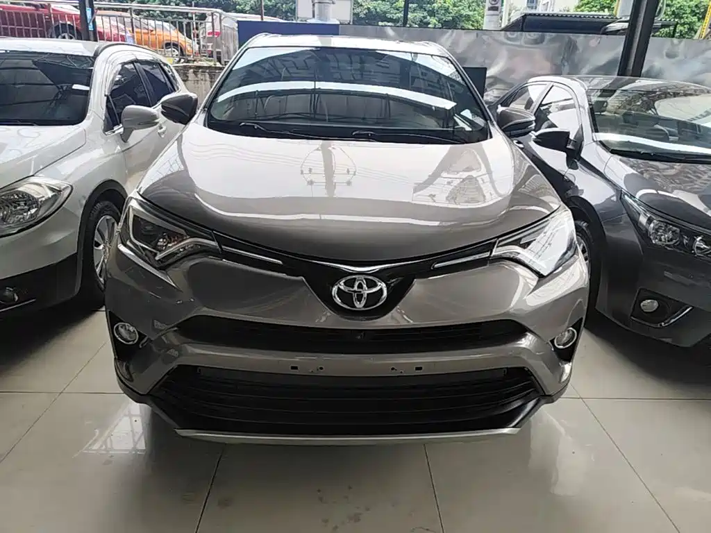 Toyota RAV4 — миниатюра 3