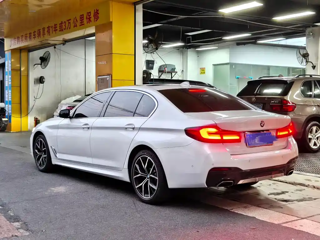 BMW 5 Series — миниатюра 4