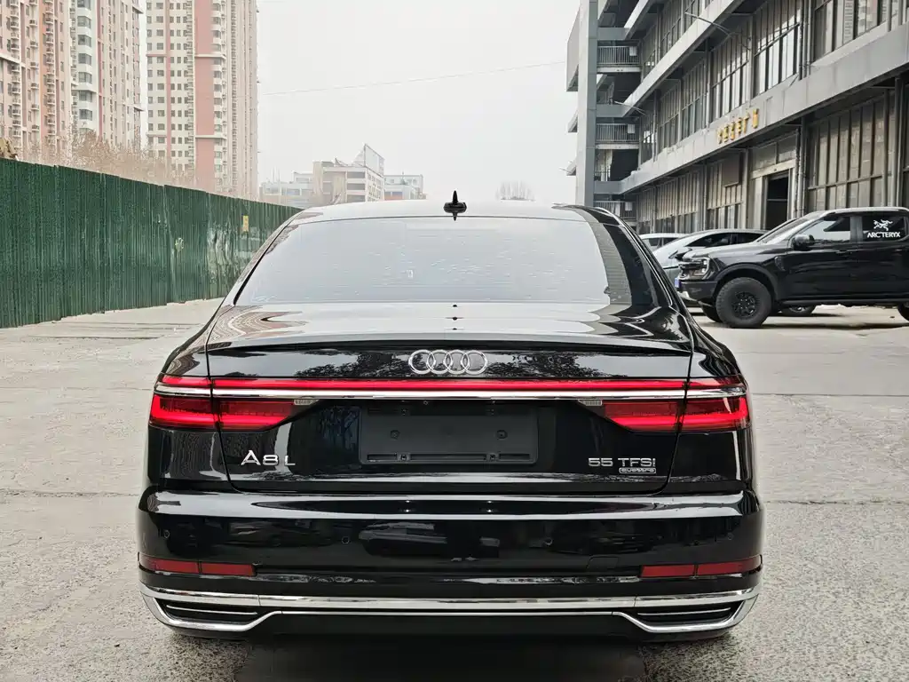 AUDI A8