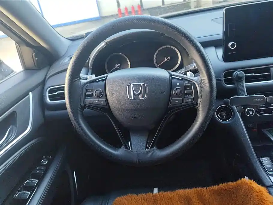 HONDA UR V