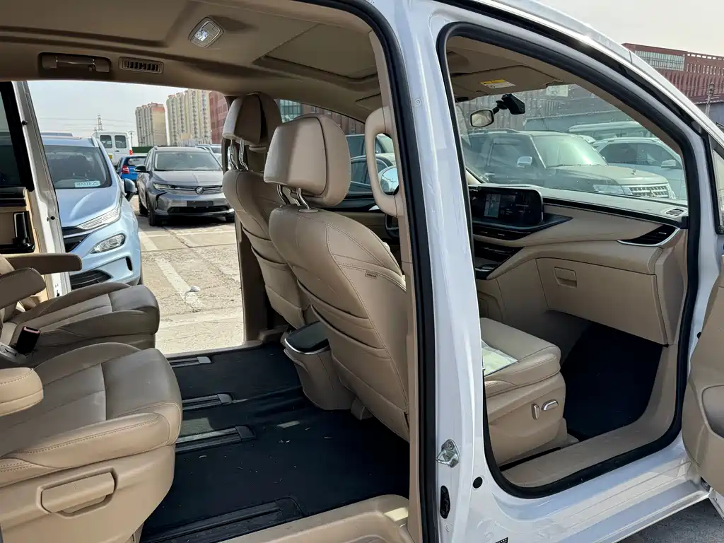 BUICK GL8 NEW ENERGY