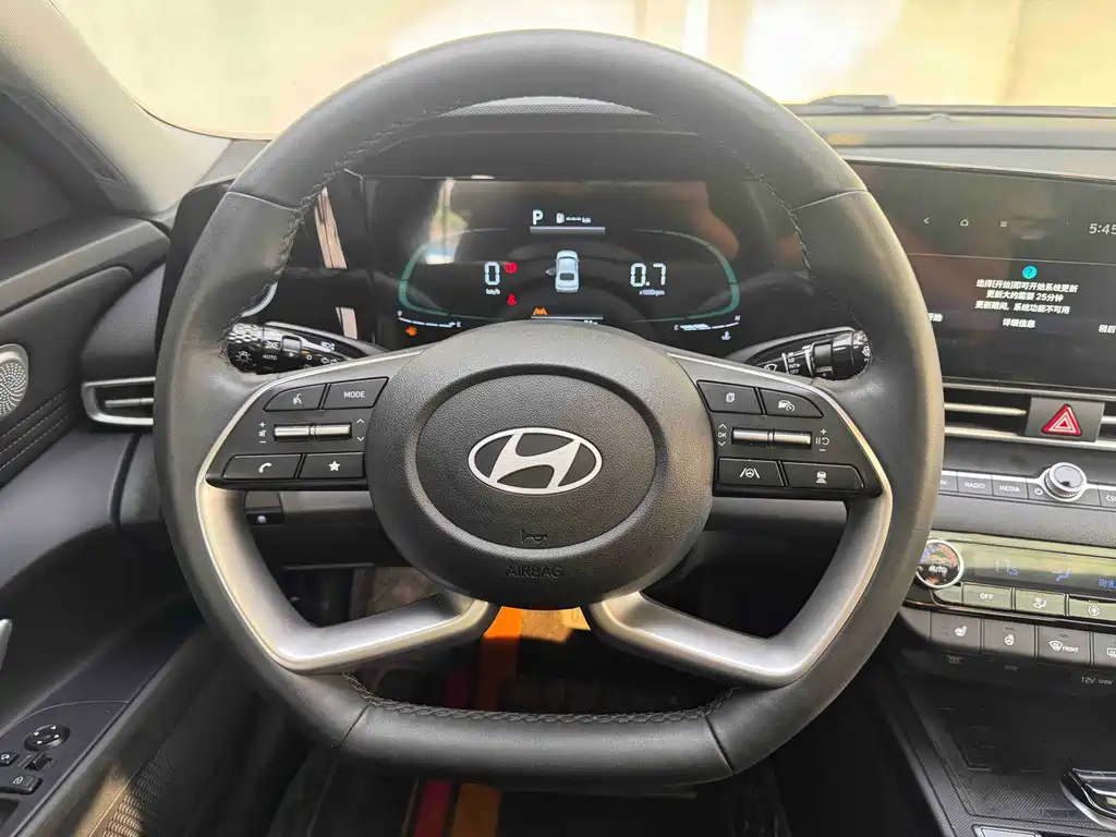 Hyundai Elantra — миниатюра 11
