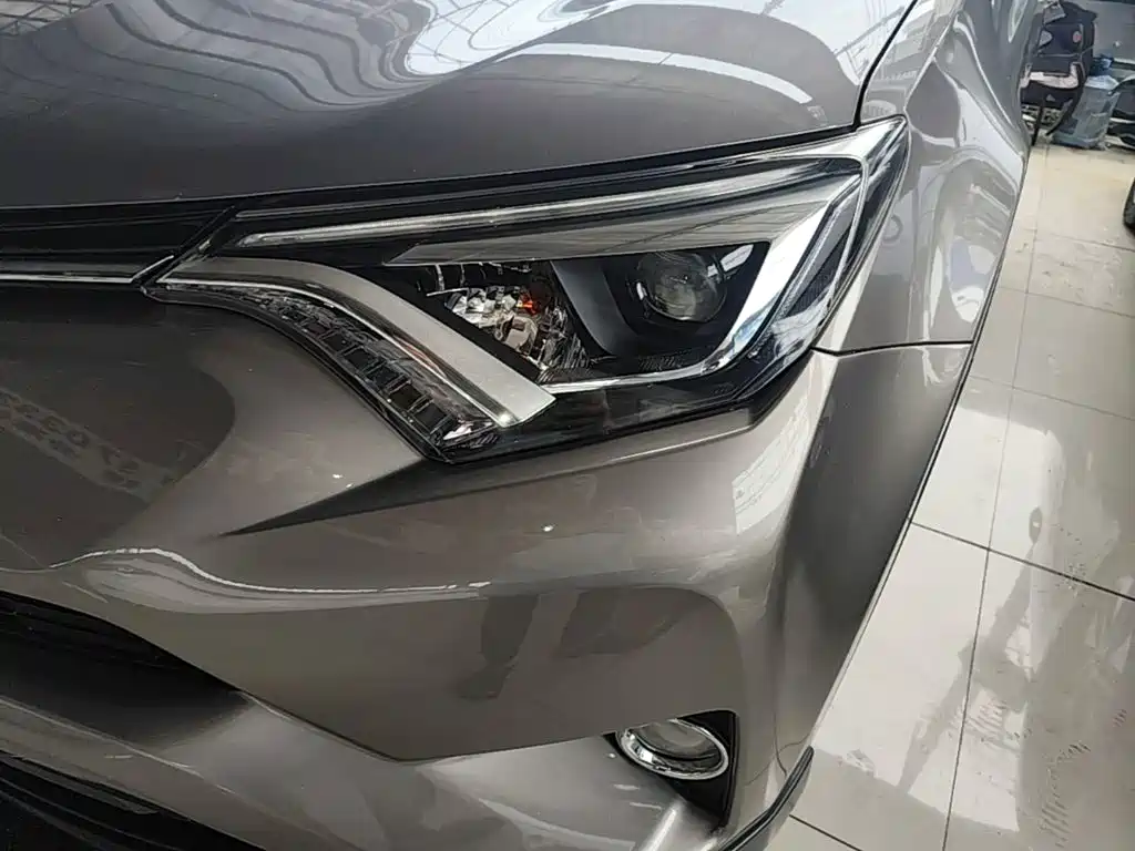 Toyota RAV4 — миниатюра 24