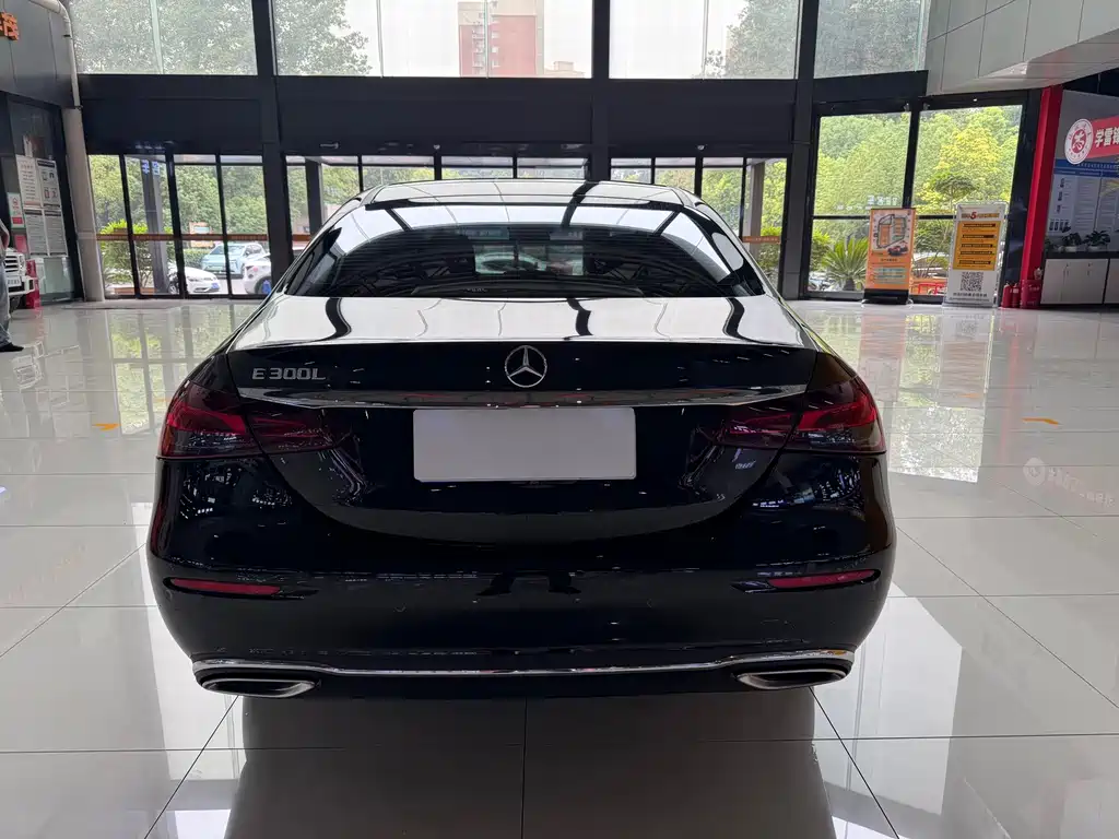 Mercedes-Benz E-Class — миниатюра 17