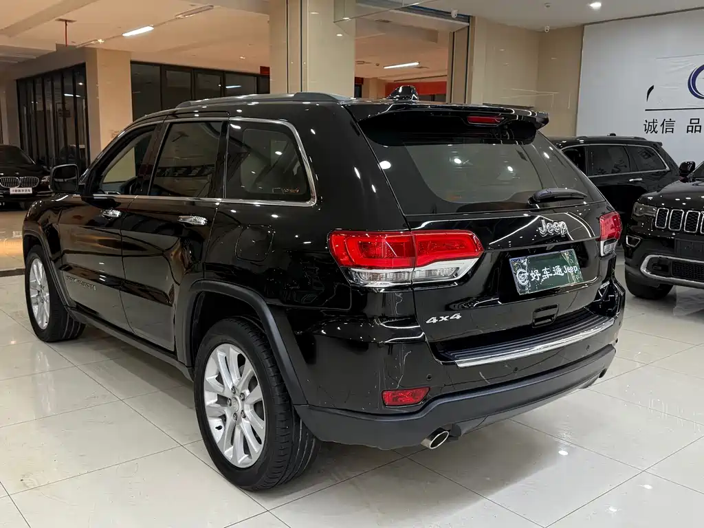 Jeep Grand Cherokee (Import) — миниатюра 16