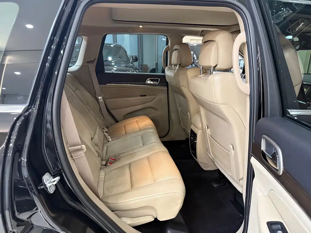 Jeep Grand Cherokee (Import) — миниатюра 12