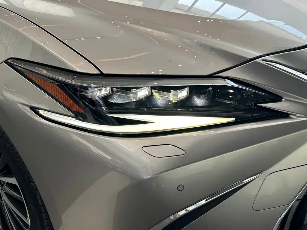 Lexus ES — миниатюра 22