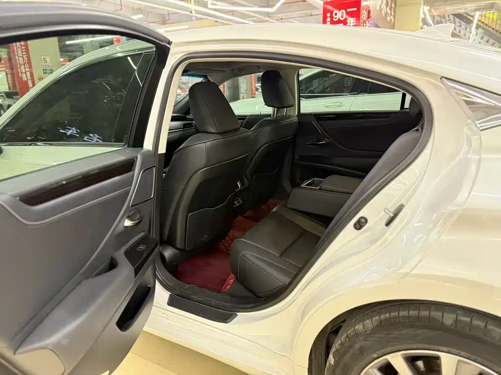Lexus ES 2021 200 Luxury