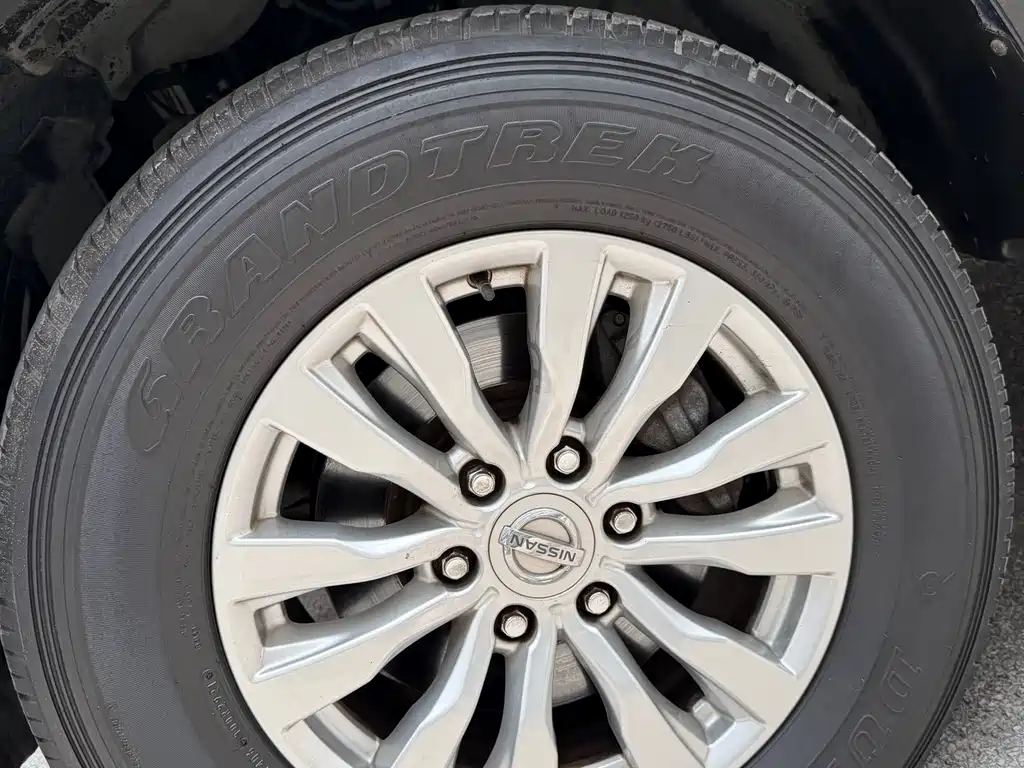 Nissan Patrol — миниатюра 18
