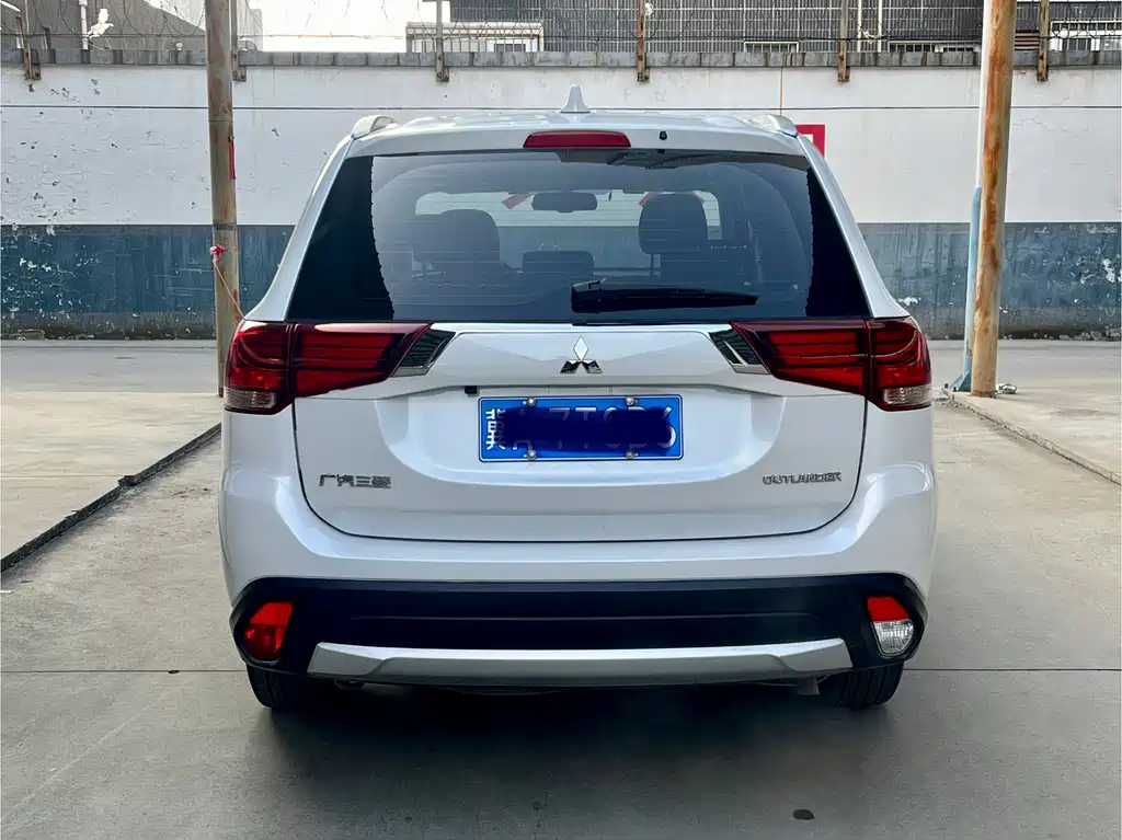 MITSUBISHI OUTLANDER