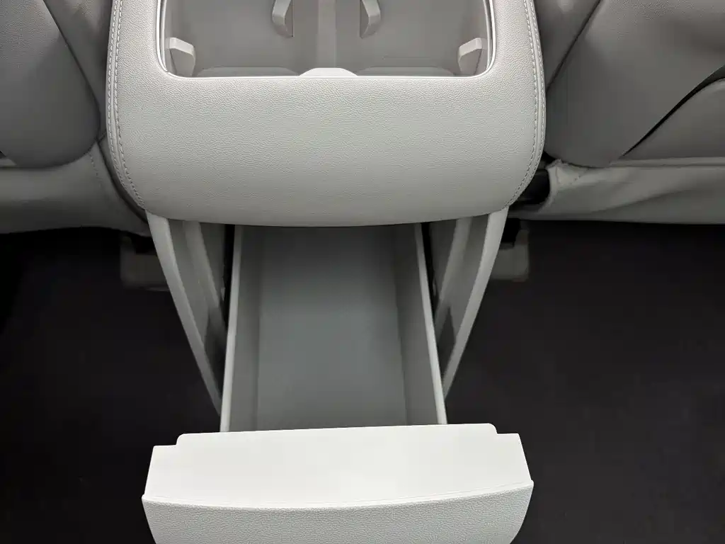 Roewe iMAX8 New Energy — миниатюра 17