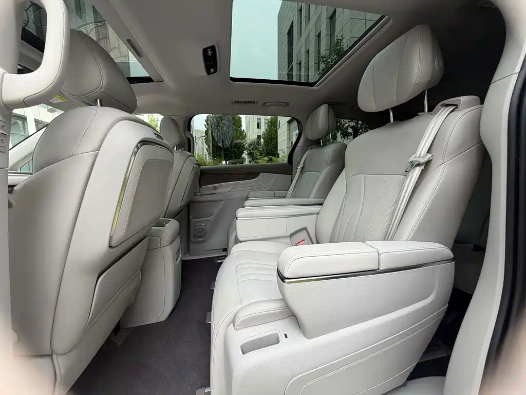 Roewe iMAX8 New Energy — миниатюра 25