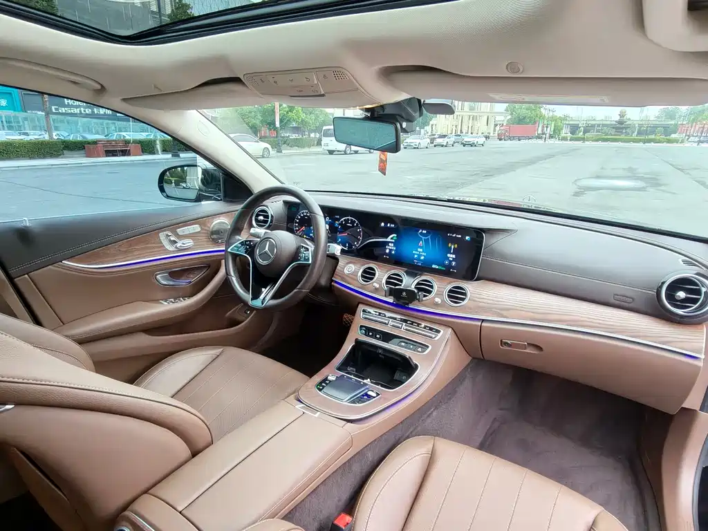 Mercedes-Benz E-Class — миниатюра 18