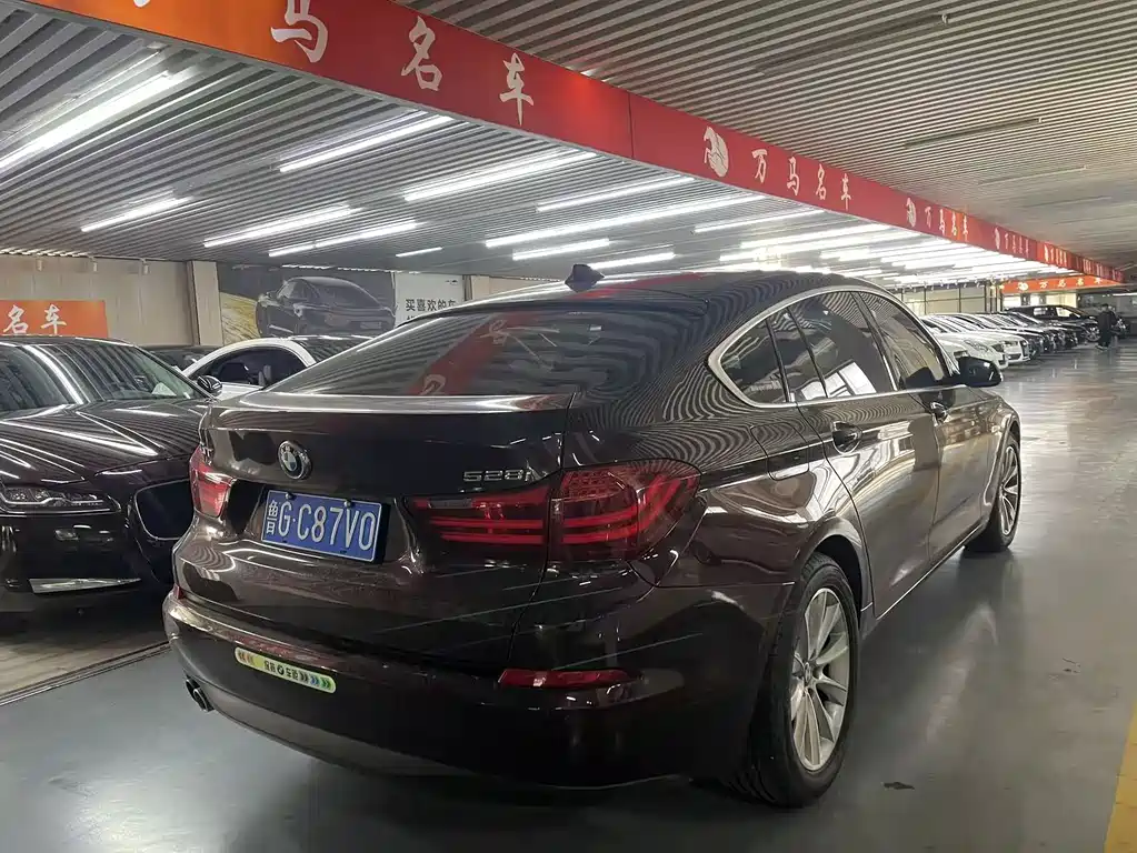 BMW 5 Series GT — миниатюра 6