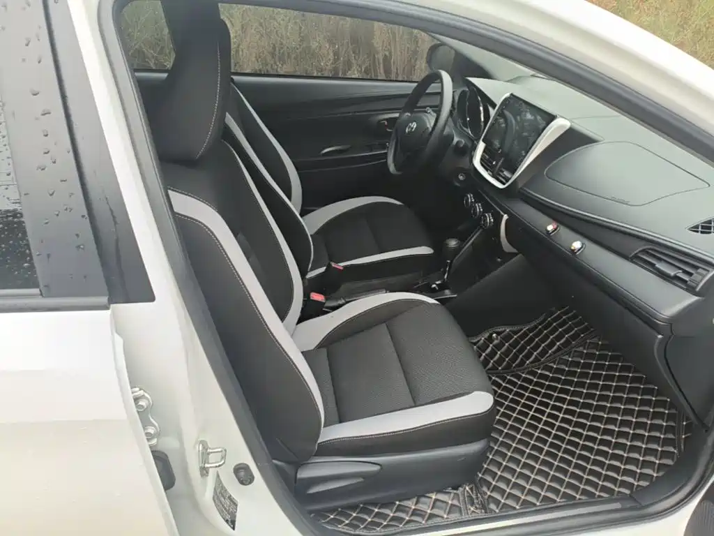 Toyota Yaris L — миниатюра 25