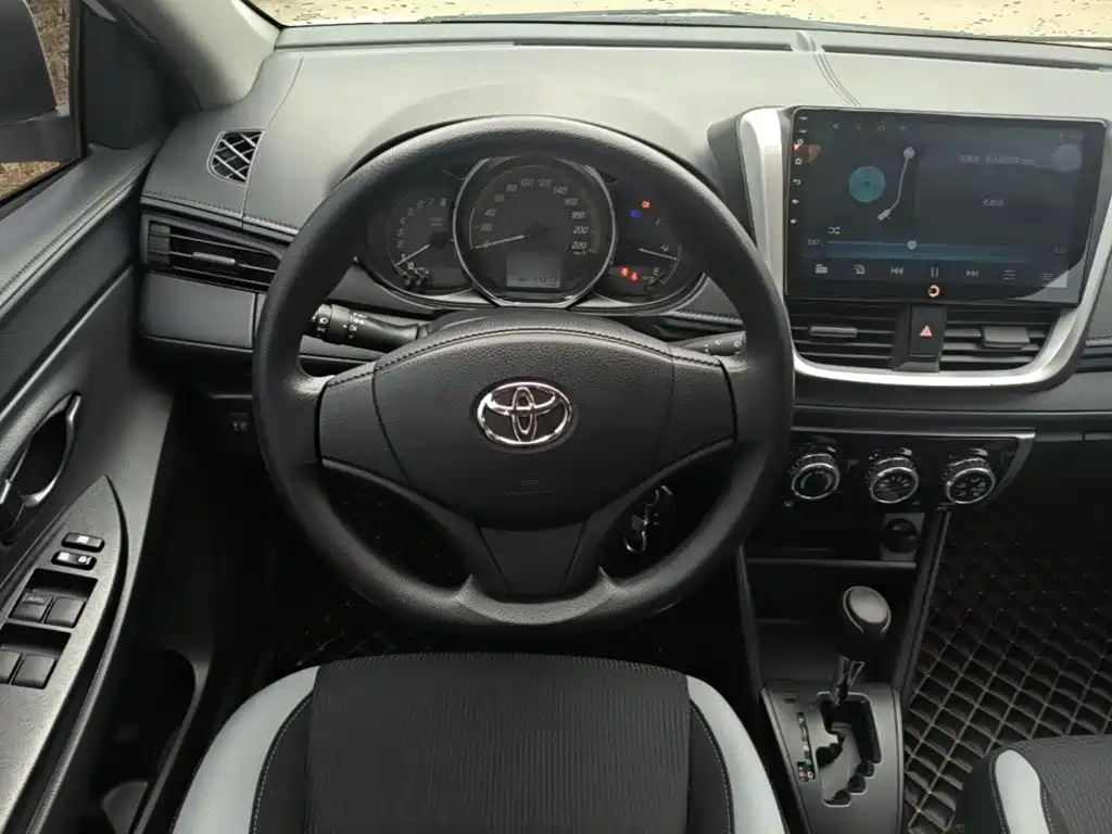 Toyota Yaris L — миниатюра 11