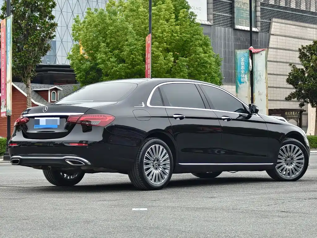 Mercedes-Benz E-Class — миниатюра 6